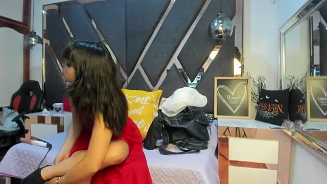 Snapshot of Maggyx chatting on 02.14.26 Maggyx online show from 02.14.26