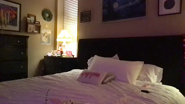 Snapshot of mooviebaby chatting on 02.08.26 mooviebaby online show from 02.08.26