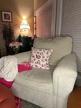 Snapshot of mooviebaby chatting on 02.19.26 mooviebaby online show from 02.19.26