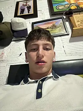 Snapshot of ARON_LUXX chatting on 03.14.26 ARON LUXX online show from 03.14.26