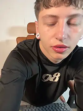 Snapshot of ARON_LUXX chatting on 03.17.26 ARON LUXX online show from 03.17.26