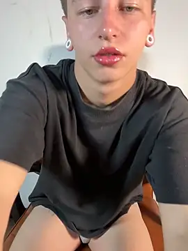 Snapshot of ARON_LUXX chatting on 03.20.26 ARON LUXX online show from 03.20.26