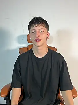 Snapshot of ARON_LUXX chatting on 03.22.26 ARON LUXX online show from 03.22.26