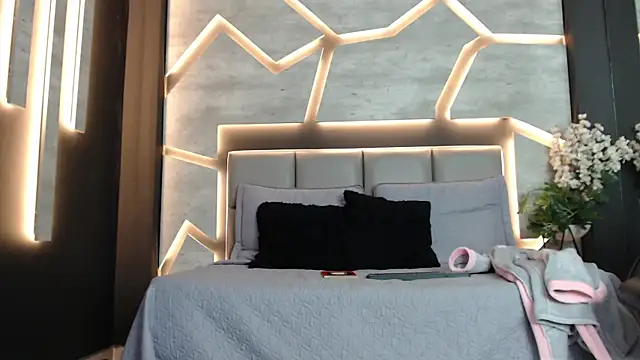 Snapshot of MiistressBlu chatting on 03.02.26 MiistressBlu online show from 03.02.26