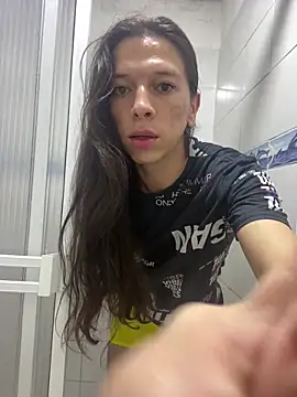 Snapshot of ale-noah chatting on 04.28.26 ale-noah online show from 04.28.26