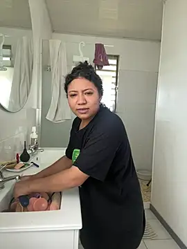 Snapshot of daphne_grande chatting on 05.15.26 daphne grande online show from 05.15.26