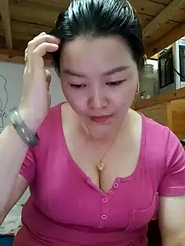 Snapshot of Jennie_dogy chatting on 07.25.26 Jennie dogy online show from 07.25.26