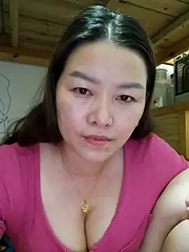 Snapshot of Jennie_dogy chatting on 07.25.26 Jennie dogy online show from 07.25.26