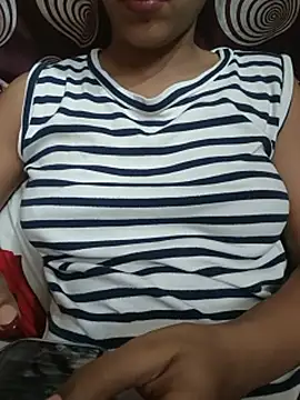 Snapshot of komalsharma99 chatting on 05.17.26 komalsharma99 online show from 05.17.26