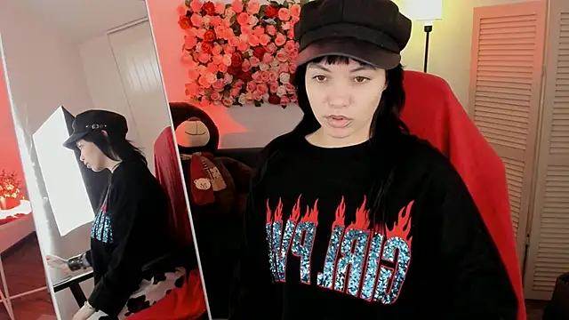 Snapshot of NeoGeisha chatting on 04.19.26 NeoGeisha online show from 04.19.26