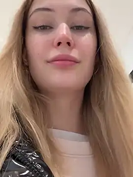 Snapshot of blonde_exe chatting on 02.21.26 blonde exe online show from 02.21.26