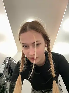 Snapshot of blonde_exe chatting on 02.25.26 blonde exe online show from 02.25.26