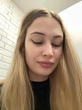 Snapshot of blonde_exe chatting on 02.27.26 blonde exe online show from 02.27.26