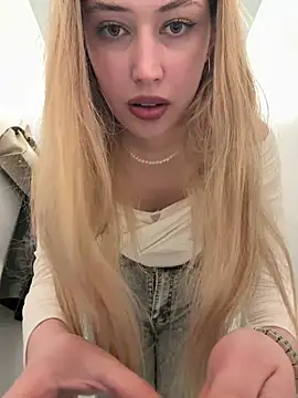Snapshot of blonde_exe chatting on 05.14.26 blonde exe online show from 05.14.26