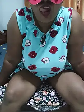 Snapshot of Dini_40 chatting on 06.17.26 Dini 40 online show from 06.17.26