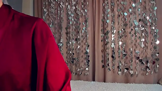 Snapshot of GoldenLenarz chatting on 02.25.26 GoldenLenarz online show from 02.25.26