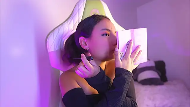  emily jonexs online show from 05.30.26