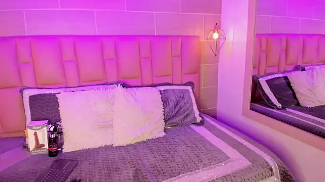 Naomi-Thompson online show from 03.01.26