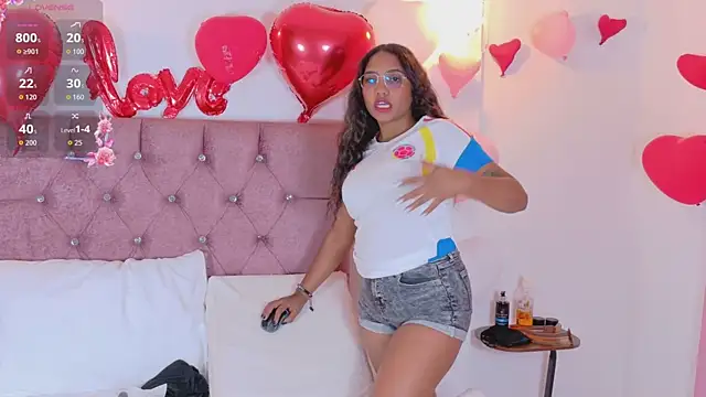 Snapshot of xblack_moon chatting on 02.19.26 xblack moon online show from 02.19.26