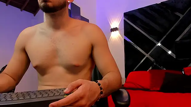 Snapshot of Logan_Wolf-js chatting on 04.12.26 Logan Wolf-js online show from 04.12.26