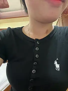 Snapshot of DoliceGirl2k chatting on 04.18.26 DoliceGirl2k online show from 04.18.26