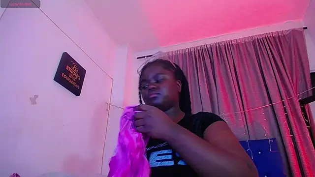 Snapshot of neighbor-ebony chatting on 06.24.26 neighbor-ebony online show from 06.24.26