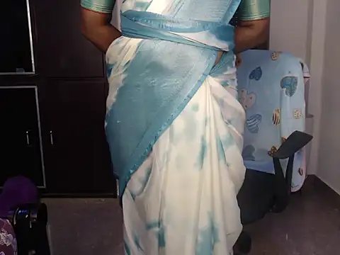 Snapshot of VixenNandhu chatting on 07.28.26 VixenNandhu online show from 07.28.26