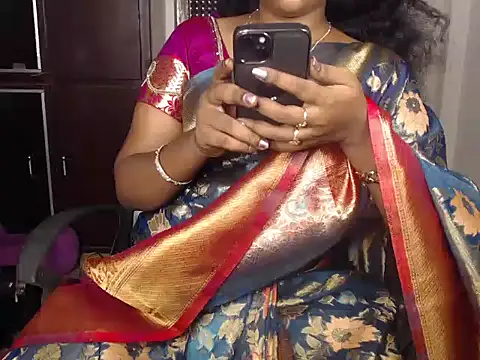 Snapshot of VixenNandhu chatting on 07.30.26 VixenNandhu online show from 07.30.26