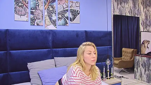 Snapshot of LovelyMiley chatting on 02.19.26 LovelyMiley online show from 02.19.26