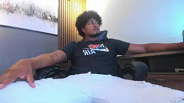 Snapshot of Kai_Moreno chatting on 02.13.26 Kai Moreno online show from 02.13.26