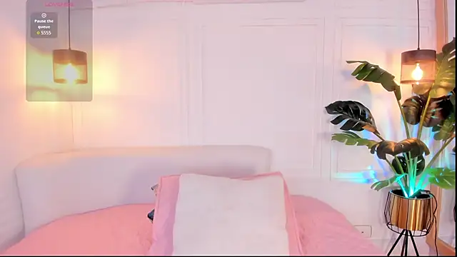 Nicole Whittee online show from 04.13.26