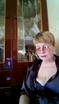 Snapshot of SophieBurns chatting on 06.24.26 SophieBurns online show from 06.24.26