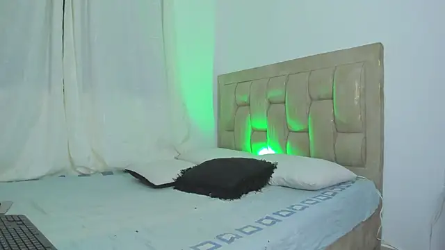 Snapshot of LatinoDark chatting on 02.09.26 LatinoDark online show from 02.09.26