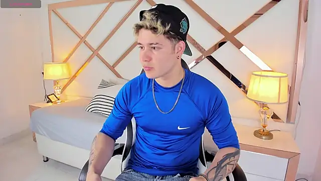 Snapshot of rayan_linxx chatting on 02.17.26 rayan linxx online show from 02.17.26