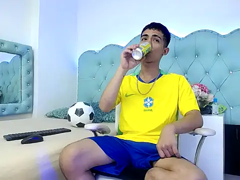 Snapshot of Apolo_Richards chatting on 02.20.26 Apolo Richards online show from 02.20.26