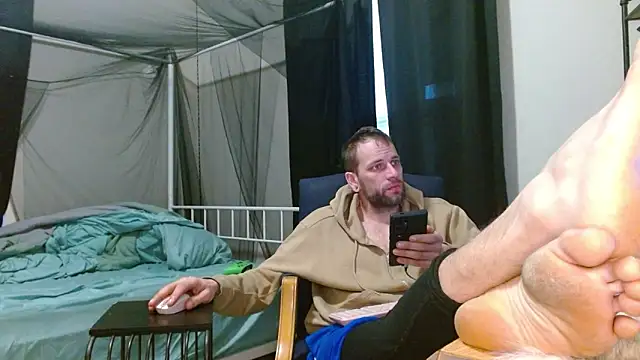 Snapshot of cguffey2284 chatting on 02.15.26 cguffey2284 online show from 02.15.26