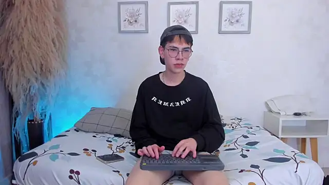 Snapshot of Demian_Hush chatting on 02.07.26 Demian Hush online show from 02.07.26