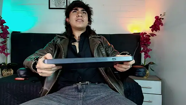 Axell Kussh online show from 04.22.26