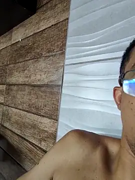 Snapshot of MOREN044 chatting on 03.17.26 MOREN044 online show from 03.17.26