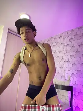 Snapshot of 777_dmz_ chatting on 02.18.26 777 dmz online show from 02.18.26