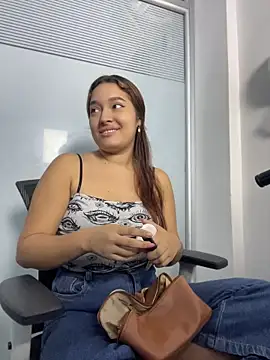 Snapshot of Emily_Harpeer chatting on 04.18.26 Emily Harpeer online show from 04.18.26