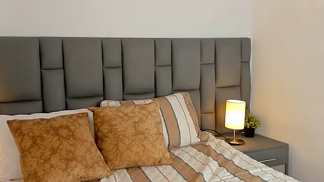 Amelie Belle  online show from 04.16.26