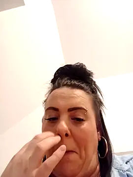 Snapshot of louisa36 chatting on 02.15.26 louisa36 online show from 02.15.26