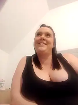 Snapshot of louisa36 chatting on 02.26.26 louisa36 online show from 02.26.26