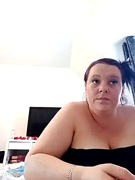 Snapshot of louisa36 chatting on 03.02.26 louisa36 online show from 03.02.26