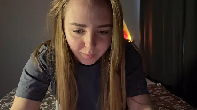 Snapshot of Reyleys chatting on 02.16.26 Reyleys online show from 02.16.26