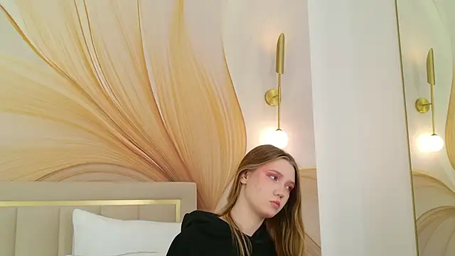 Snapshot of StacyHicks chatting on 02.25.26 StacyHicks online show from 02.25.26