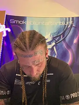Snapshot of Smokebluntafterblunt chatting on 04.20.26 Smokebluntafterblunt online show from 04.20.26