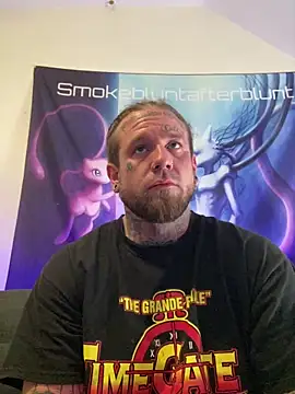 Snapshot of Smokebluntafterblunt chatting on 04.25.26 Smokebluntafterblunt online show from 04.25.26