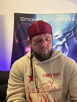 Snapshot of Smokebluntafterblunt chatting on 04.27.26 Smokebluntafterblunt online show from 04.27.26